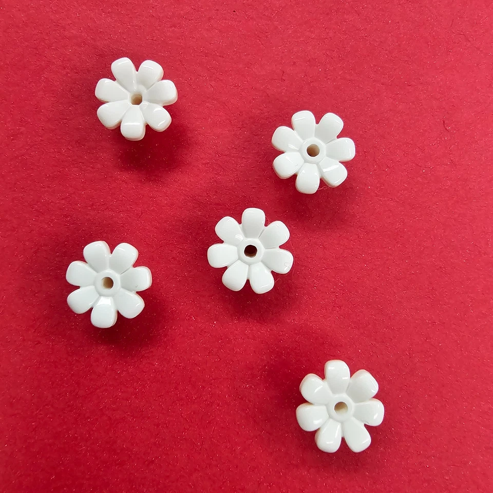 LEGO X5 Part 32606 White Plant Flower with Bar and Small Pin Hole - Image 1 of 1
