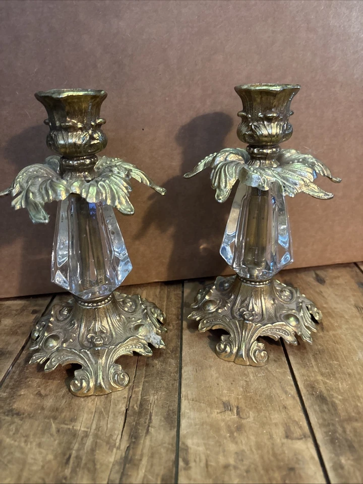 Par de candelabros vintage 1973 L&L WMC de latón y cristal Hollywood Regency Foto 1 de 4