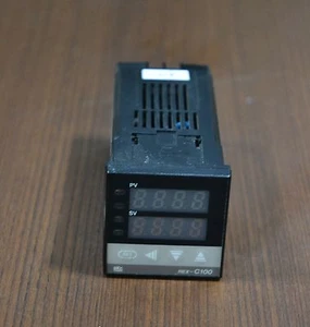 RKC REX-C100 / C100FK04-V*HN temperature controller - Picture 1 of 2