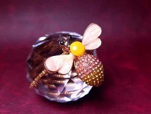 Betsey Johnson Crystal Bumble Bee Pendant on Goldtone Chain Necklace - Picture 1 of 7