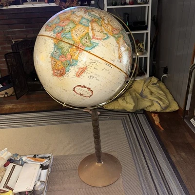 VINTAGE REPLOGLE 16" WORLD CLASSIC SERIES GLOBO EM SUPORTE DE MADEIRA 36" de altura - Imagem 1 de 4