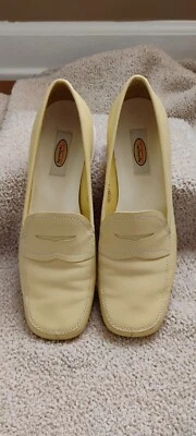 Mocasines Talbots Penny planos amarillo claro talla 7B Foto 1 de 4