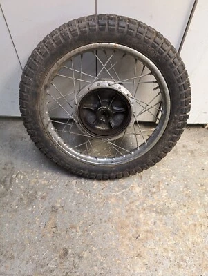 Llanta trasera Yamaha Y26 Ym2C 305 1965 Foto 1 de 4