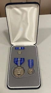Premios y caja al logro civil de la Fuerza Aérea de los Estados Unidos - Imagen 1 de 5