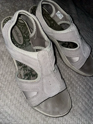Easy Spirit SHOP AROUND womens sandals  Sz 10 Beige - Image 1 of 4