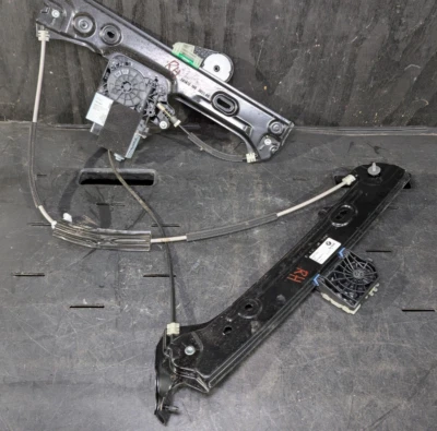 21-25 BMW M4 M440I 430I G82 G83 G22 G23 RIGHT WINDOW REGULATOR LIFT UNIT W MOTOR - Image 1 of 4