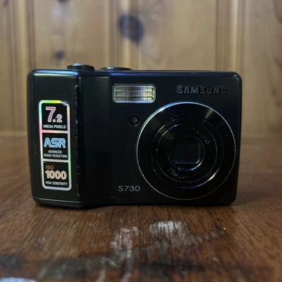 Cámara digital Samsung S730 negra 7,2 MP 2,5" LCD zoom óptico repuestos o reparación. Foto 1 de 4