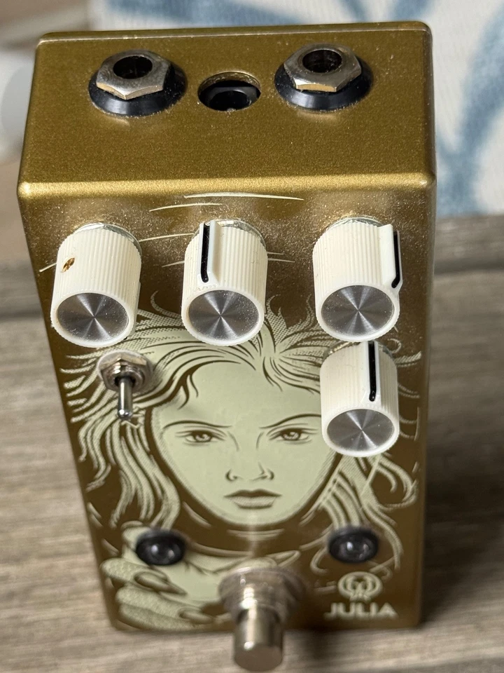 Walrus Audio Julia Chorus / Vibrato V2 ограниченный выпуск - Sweetwater 2021 - золотистый - Изображение 1 из 3