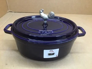 Horno holandés STAUB de hierro fundido 5,75 qt Coq au Vin Cocotte - azul oscuro - Imagen 1 de 9