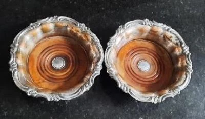 Par de Suportes para Garrafa Armorial Banhado a Prata Regency Waterhouse Hatfield Sheffield - Imagem 1 de 4