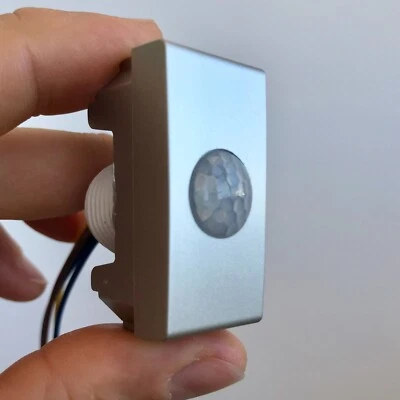 Sensore di movimento PIR incasso 220 230V Bticino Light Tech Argento - Immagine 1 di 4