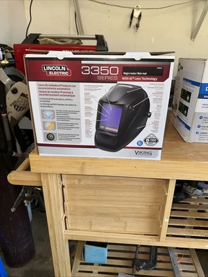 Capacete de solda Lincoln Electric Viking 3350 escurecimento automático preto - Imagem 1 de 4