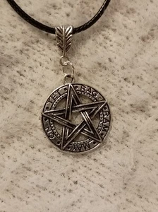 ~ Stunning Pentagram Faux Leather Necklace Healing Wicca Pagan 18" - Picture 1 of 2