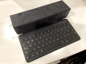 iPad Smart Keyboard Black - Picture 1 of 6