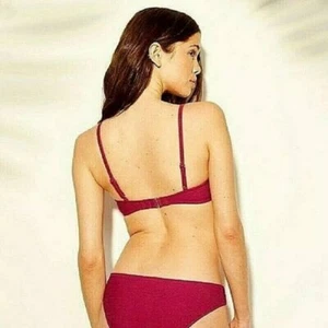 Shade & Shore, Berry, Lightly Lined, V-Wire Bikini Swim Top (36B) T - Bild 1 von 5