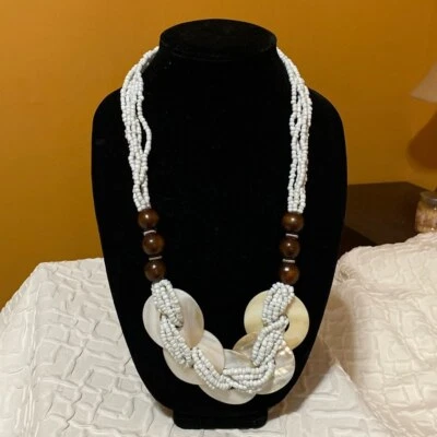 Collar Natasha llamativo concha cuentas de madera madreperla Foto 1 de 4