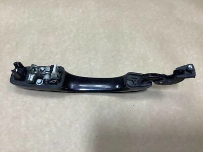 MANIJA PUERTA EXTERIOR LADO CONDUCTOR TRASERO IZQUIERDO VOLKSWAGEN ROUTAN 2010 NEGRA DE FÁBRICA Foto 1 de 3