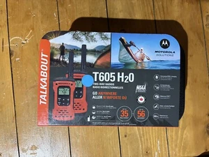 MOSTLY WORKING, ONE BROKEN Motorola T605 H2O Walkie Talkie 2 Pack - Zdjęcie 1 z 4
