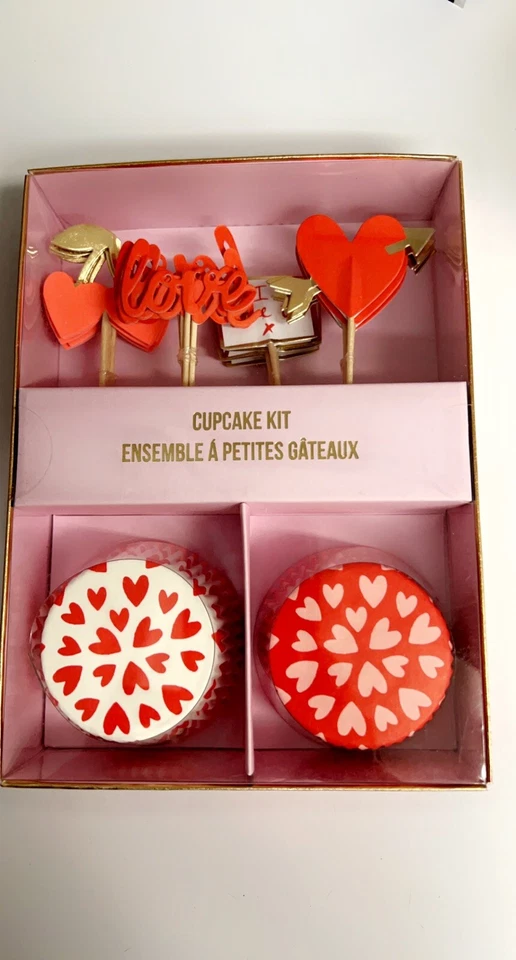 Meri Meri Valentine Bundle Cupcake Kit 24 Cupcake Cases 24 Toppers Love Red - Image 1 of 1