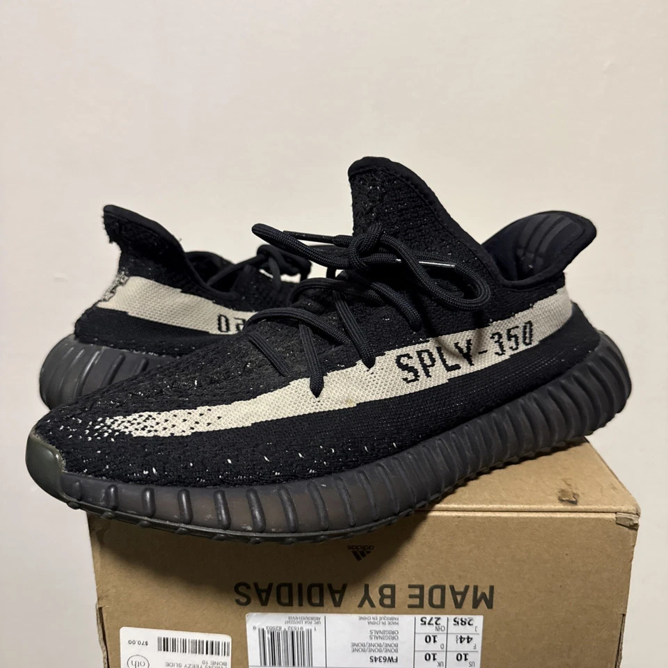 Yeezy 350 v2 'Oreo' Size 9.5 - Image 1 of 4