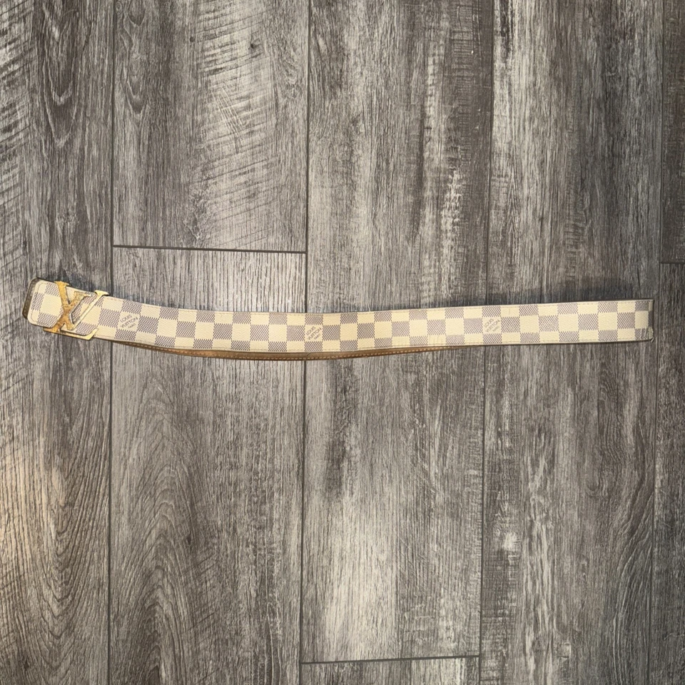 Cinto de couro branco/ouro Louis Vuitton Damier Azur tamanho 100/40🤍 100% autêntico! - Imagem 1 de 4