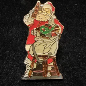 Coca Cola Santa Presents Christmas 1988 Goldtone Pin (Lot# 511) - Picture 1 of 6