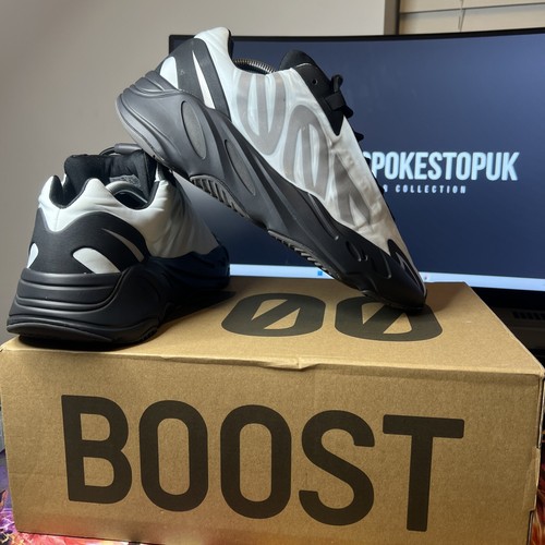 Yeezy 700 MNVN Tinta Blu UK TAGLIA 11 PULITO