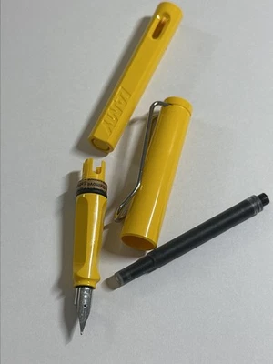 Pluma Estilográfica LAMY Safari Amarillo Plumín Fino + Tinta Negra Catridge SIN CAJA Foto 1 de 2