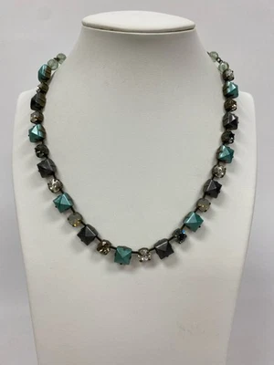 Collar Sabika Color Plata Verde/Multifacetado Foto 1 de 3