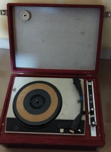 Fonovaligia giradischi MONARCH a corrente e batterie anni60 - Foto 1 di 11