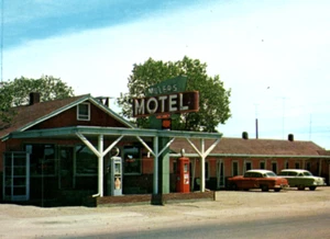 Postal de automóvil Cheyenne Wyoming Millers Motel gasolinera - Imagen 1 de 3