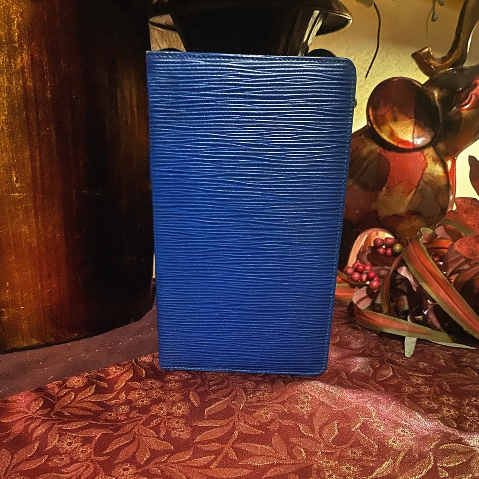 Auténtica billetera larga Louis Vuitton Epi de cuero Porte Yen Cartes crédito doble pliegue Foto 1 de 4