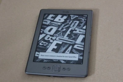 F15  ebook  Amazon Kindle 4. Generation D01100 E Book Reader  Schwarz 6 Zoll - Bild 1 von 4