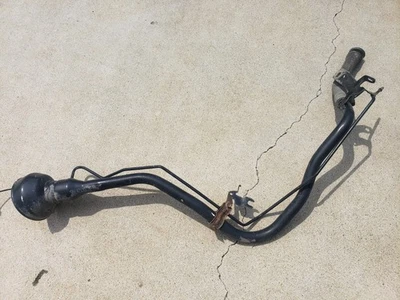 Nissan Altima 2015 cuello de llenado de combustible Foto 1 de 4