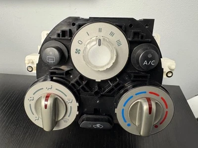 Nissan Cube 2009-2014 aire acondicionado calefacción temperatura control climático Foto 1 de 4