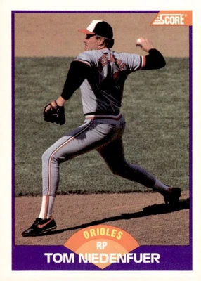 1989 Score #252 Tom Niedenfuer - Image 1 of 2