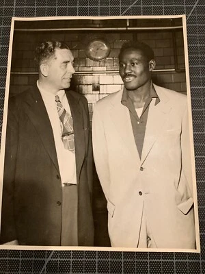 1950 EZZARD CHARLES LOU SHIRING BOXING CHAMPION 8X10 VINTAGE PRESS PHOTO  - Image 1 of 2