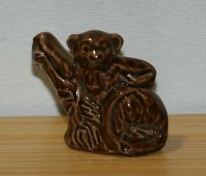 Wade Whimsies - Brown Lemur - Monkey - Red Rose Tea - Small Figurine - England - Picture 1 of 5