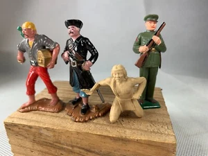 4 MARX WARRIORS OF THE WORLD 2 PIRATE 1 Marine & 1 Playset Wounded PlainsIndian - Picture 1 of 7