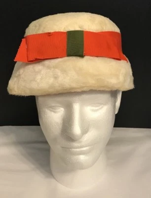 Sombrero de piel sintética blanco roto de colección para mujer con ribete verde oliva/naranja Foto 1 de 4