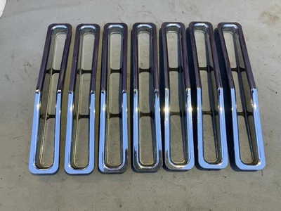 Хромированная пластиковая защелкивающаяся отделка решетки радиатора Jeep Wrangler YJ 87-95 OEM - Изображение 1 из 4