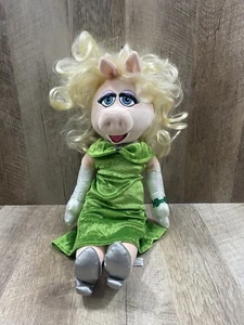 Disney Store The Muppets Most Wanted Miss Piggy Plush Doll - Picture 1 of 10