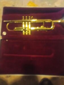King Trumpet with Case 3c Mouthpiece 