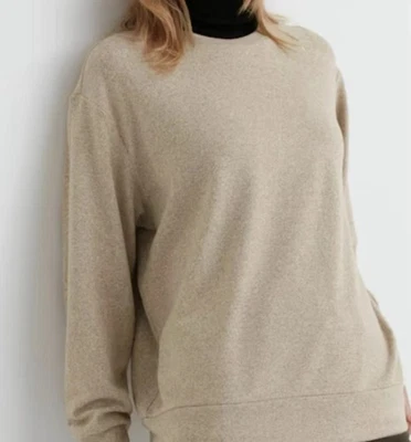 Camiseta para mujer Uniqlo suave tejida polar cuello redondo S beige manga larga cálida Foto 1 de 4