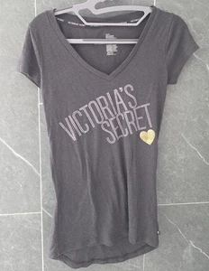Victoria's Secret Rhinestone Heather Gray Logo Glitter Heart Vneck SS Shirt XS - Picture 1 of 4
