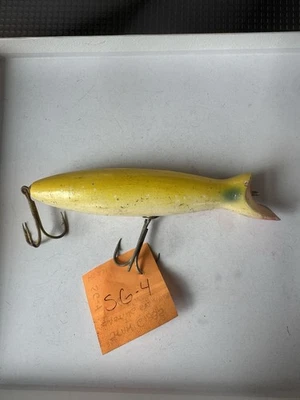 Señuelo de pesca vintage Stan Gibbs casting nadador boca roja espalda amarilla ojos azules Foto 1 de 4