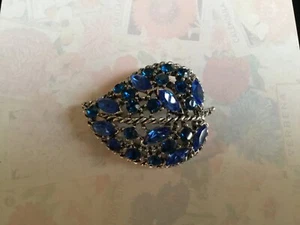  Vintage Weiss Filigree Silver tone Brooch W/ Brilliant Blue Rhinestones - Picture 1 of 4