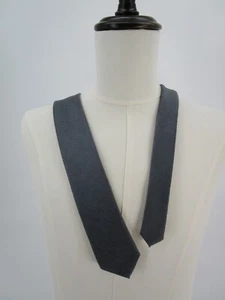 Van Heusen Men's Tie Gray Solid 58.5" Long 2.75" Wide Polyester Preppy Necktie - Picture 1 of 6