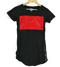 Vintage 1990er Jahre Savage Grafik Camp Baumwolle T-Shirt mit Reißverschluss Detail rot schwarz S Y2K