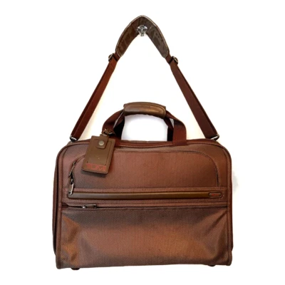 Estuche de viaje de nailon balístico Tumi traje bolsa de cercanías marrón 22121CH4 Foto 1 de 4